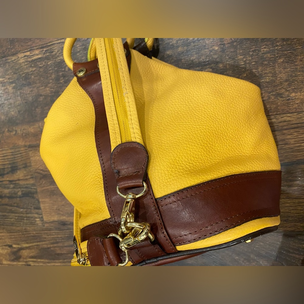 VALENTINA made in Italy Leather sling Backpack RARE color - Picture 3 of 13